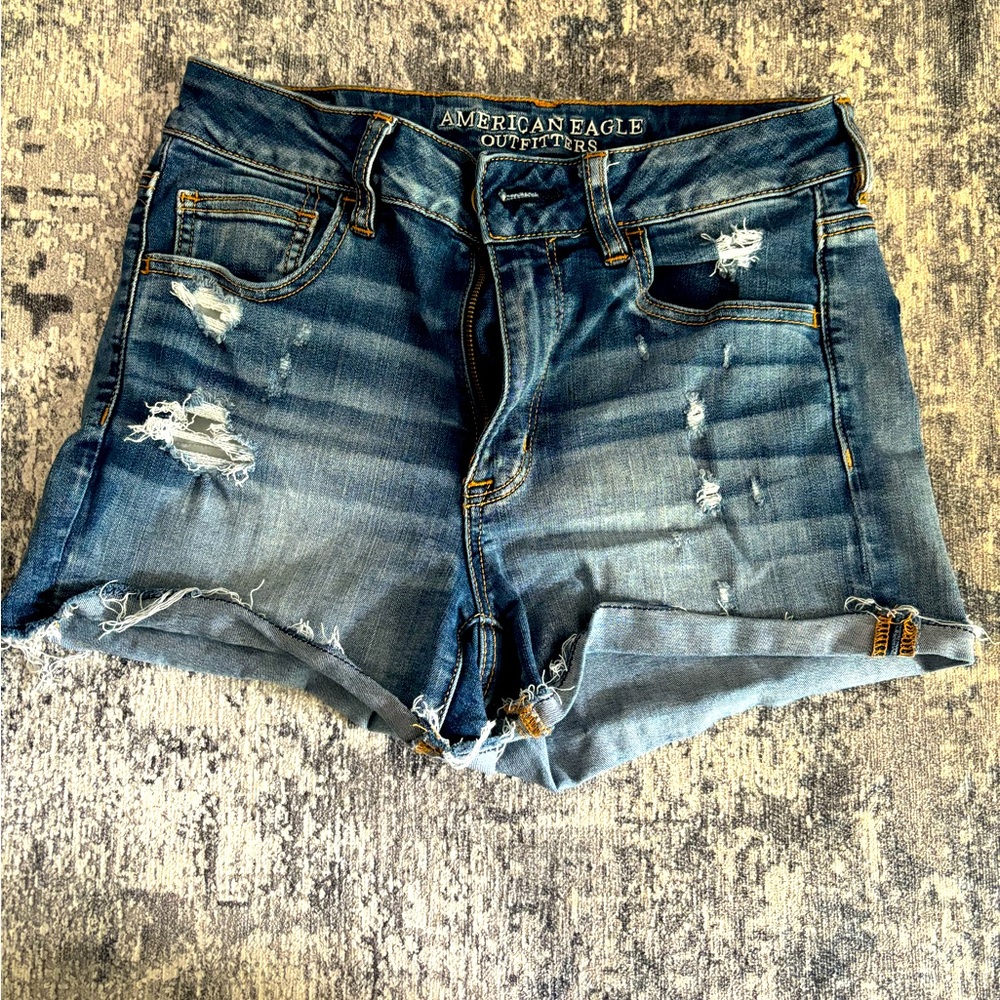 VGUC! American Eagle Super Stretch High Rise Shortie, med/light wash, size 8.